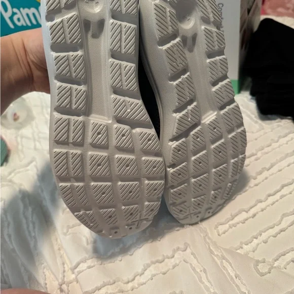 Girl’s Under Armour Shoes NEW - Picture 3 of 4